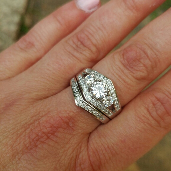 NOT FOR SALE. GIFTED **5⭐ Rated** WEDDING RING SET - Picture 3 of 7